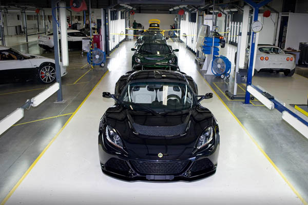 Lotus Exige S production line. With more staff being recruited, Lotus should be turning out even more, even better sports cars from now on. More power to the company's elbow!